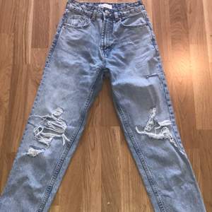 Ett par jeans från Zara som tyvärr inte passar mig😢💕