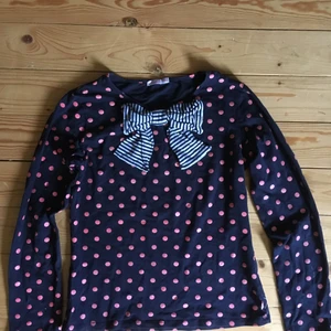 Fransk retro pop - Söt tröja strl 150 ( passar xs/34) som ser bra ut till det mesta. Sparsamt använd. 