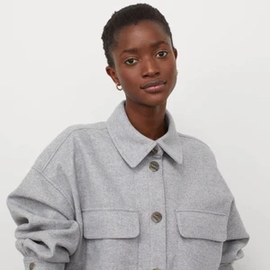 Grå skjortjacka  - Skjortjacka från HM.