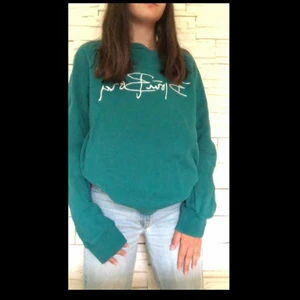 Björn Borg tjocktröja - Jag säljer en grön Björn borgs tjocktröja, den är i storlek s och är cirka använd 7 gånger. Den är typ 3 månad gammal och är i bra skick.