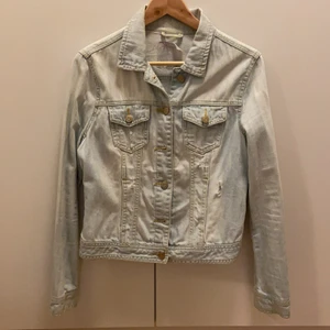 Jeansjacka  - Ljus jeansjacka. Använder den aldrig