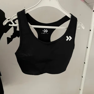 Sportbh  - En svart sport-bh ifrån lager 157 köpt ihop med byxor för 157kr