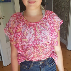 Råda blus storlek 150 - Råda blus storlek 150. Polyester tyg.