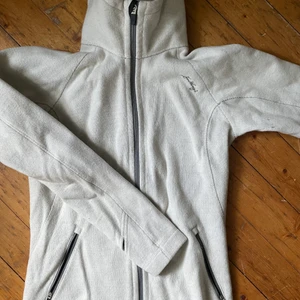 Lundhags, tröja/jacka  - Storlek xs. Superfin!! Knappt använd. Kan skickas.