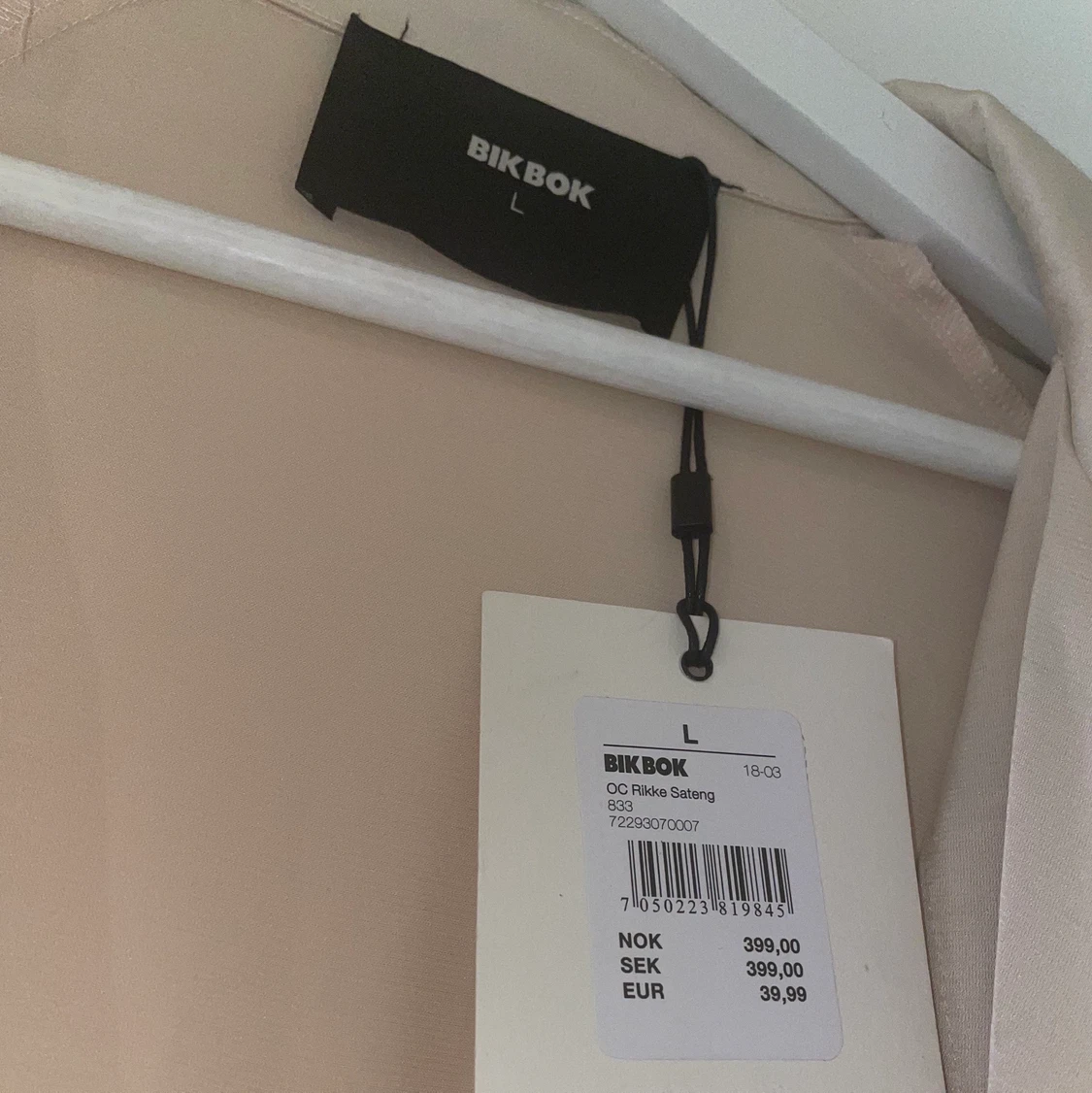 Oanvönd silkesguldig kimono storlek L - 91