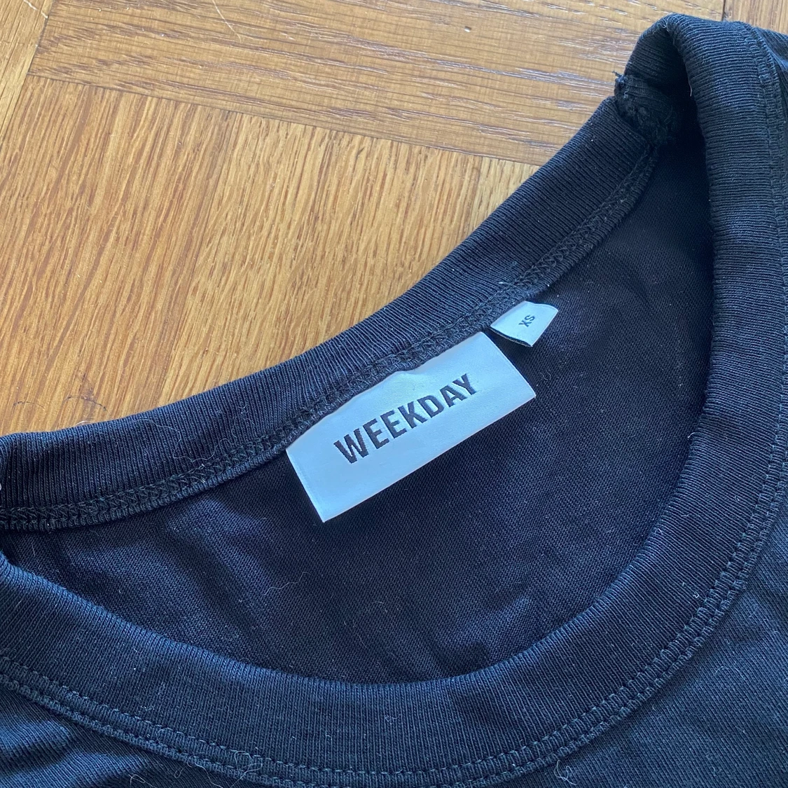 Svart t-shirt från Weekday - 91