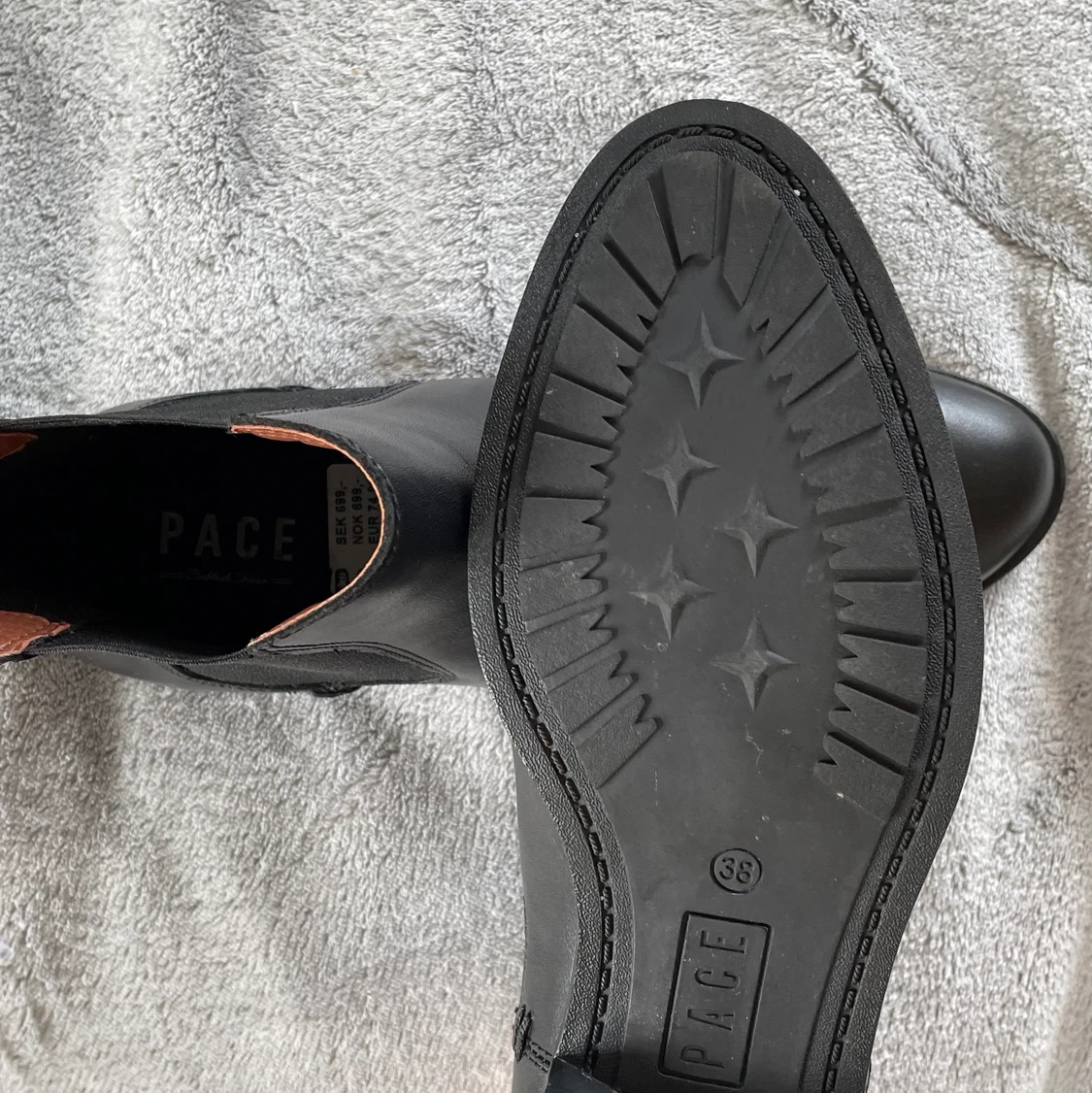 Pace svarta kängor  - 91