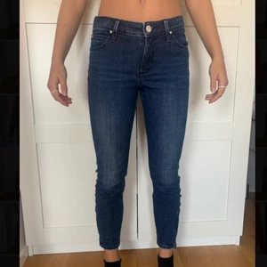 Lee jeans - Skinny mörkblåa Lee jeans. 