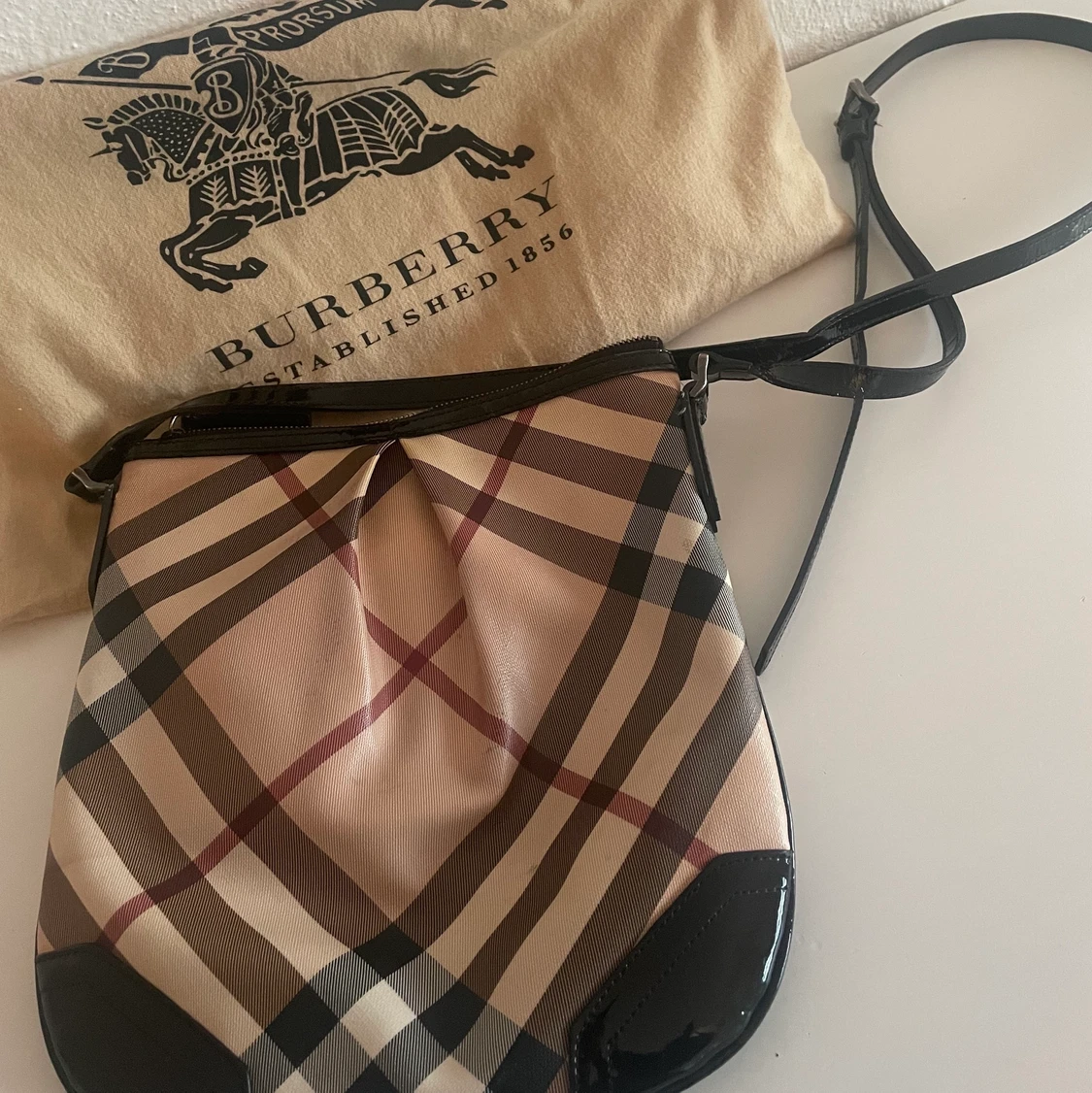 Burberry väska 