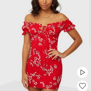 Klänning - Nyinköpt och oanvänd klänning.