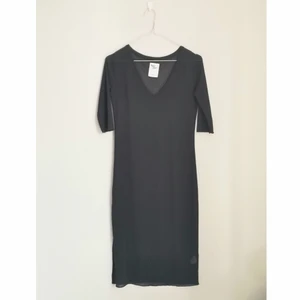 Transperant svart klänning - Stl S, transperant svart klänning. Jättefint skick! Gratis frakt! 