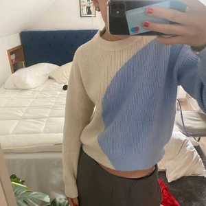 Stickad tröja - Skit snygg stickad tröja i jätte fint skick!!❤️storlek xs