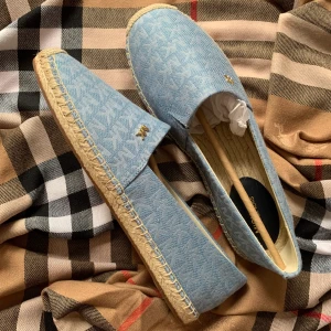 MICHAEL KORS - Helt nya MICHAEL KORS skor för 900kr