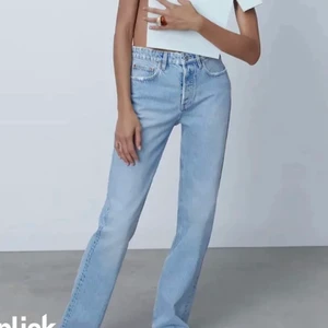 Midrise jeans från zara. - Midrise jeans från zara. Säljer för att dem blev för små. (Lånade bilder) kontakta för egna bilder.
