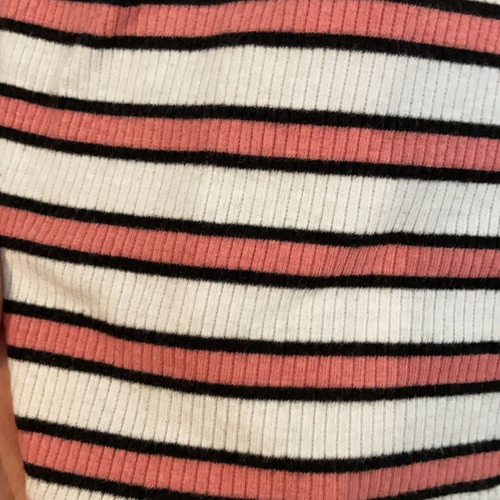 Säljer denna topp i storlek M som är köpt på New Yorker då den inte kommer till användning. Den är knappt använd och i bra skick. Säljer den för 40 kr + frakt 💞. Toppar.