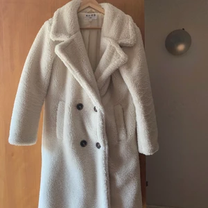 Teddy jacka  - Jacka från Na-KD i storlek 34. Är använd fåtal gånger 