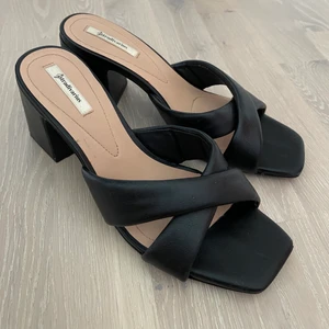 Klackar från stradivarius - Klackar köpta från stradivarius i väldigt fint skick. Endast använda en helg.