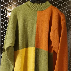 Stickad varmt tröja  - I mycket bra skick och sitter perfect på kroppen 