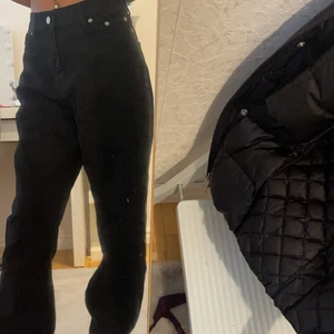 Nakd storlek 32-34 - Köpt helt ny köpte för 500kr prislapp allting är på för stor för mig frakt ingår ej, jätte fin älskar!