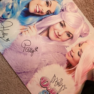 En dollystyle plansch☺️ - En dollystyle plansch signerad av dom! 