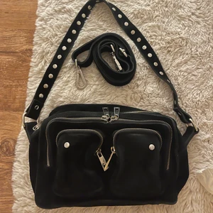 Nunoo väska - Svart Nunoo väska, sparsamt använd. (Lägger ut igen pga missförstånd) 500kr!