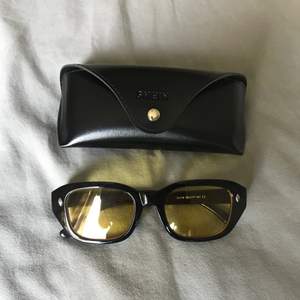 Sunglasses from shein, never used! Squared frame yellow lens fashion sunglasses. Lins bredd: 5.4 cm lins höjd: 4.2 cm