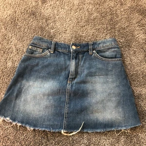 Jeanskjol  - Jeanskjol i fint skick. Storlek 34💗