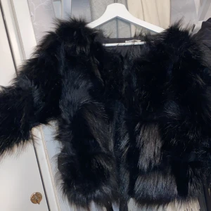 Päls jacka - En super fin pälsjacka i super fint skick!