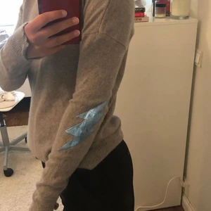 Zadig&voltarie tröja i kashmir - Zadig & Voltaire tröja i kashmir, buda från 1000kr i komentarerna (säljer endast vid bra bud)💕💕💕nypris 3000kr