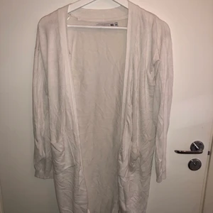 Storlek - xs/ s - En vit cardigan med fickor i storlek XS/S ❤️