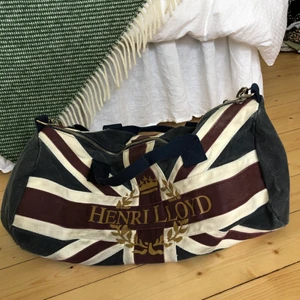 Henri Lloyd väska  - Sportig väska, välanvänd därav priset 
