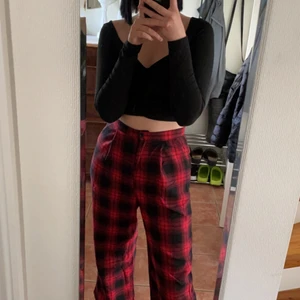 pyjamas byxor  - Jag säljer dessa pyjamas byxor därför att de är lite för tajta i midjan för mig. Storleken är 36 (S). Bara använda 1 gång. (Köparen står för frakten).