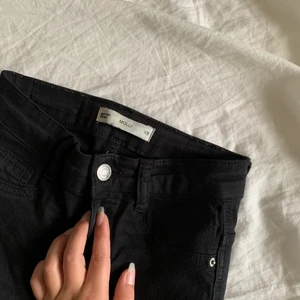 Jeans - Snygga skinnyjeans från gina i storlek XS