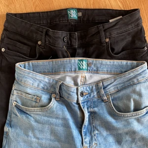 Jack & Jones jeans 150 kr  - Säljer 2 par jeans från Jack & Jones, nästan aldrig använda. Svarta storlek M                                                                            Ljusblåa storlek S                                                                        Betalning sker via swish och köparen står för frakten😊