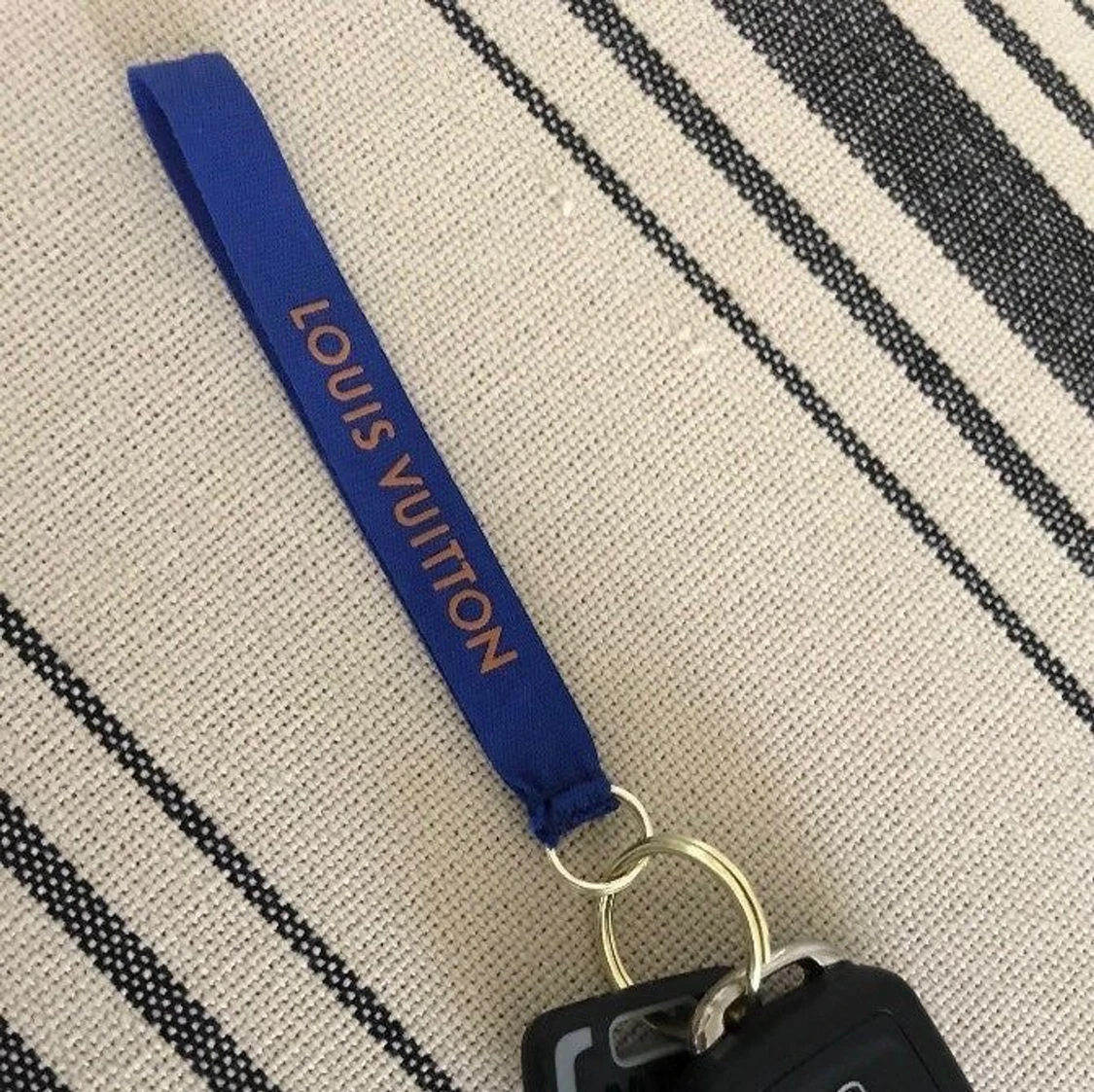 Louis Vuitton ribbon - 90