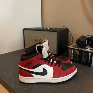 Jordans  - Super fina jordans som är använda några gånger under sommarlovet men dem är tyvärr förstora…. Säljer dem för att kunna unna mig ett par i rätt storlek! Super fräscha skor faktiskt bra skick! 