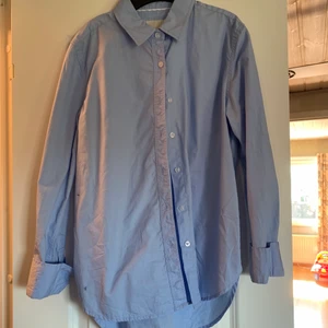 Blå skjorta från Lager157 - Blå skjorta från Lager157 i storlek S. Ny pris: 300kr, bud från 150kr☺️