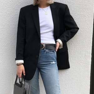 Kavaj Tiger of sweden - Kavaj köpt på second hand. Riktigt snygg oversize stil. Passar storlek S-L. Jag är storlek S men den är oversize så passar L också