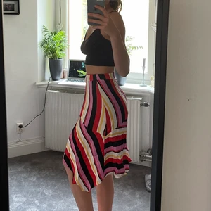 Omlottkjol - Från Bershka, knappt använd. Storlek S. Luftigt och mjukt material. 