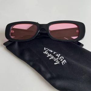 Rosa glasögon från ASOS  - Oanvända glasögon från Asos 