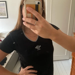 Hard Rock Cafe Tokyo topp - Retro topp orginal Hard Rock Cafe Tokyo. 100 procent bomull så väldigt skön! Storlek L men passar S och M skulle jag säga. 