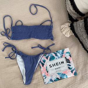 Jättefin grå-lila bikini från Shein. Bikiniunderdelen är stringmodell. Storlek S. Aldrig använd, endast testad. Säljes då den inte passar. Köpt för 209 kr, säljer för 90 kr inkl frakt! 💌