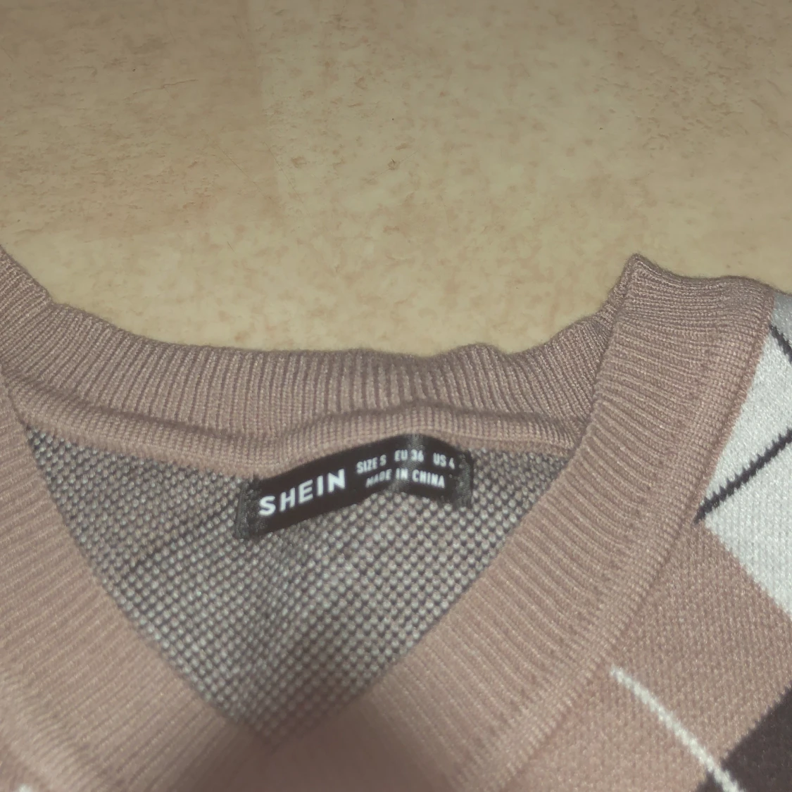 Trendig stickad väst 🔥 - 90