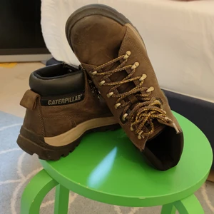 Caterpillar brun skor  - Caterpillar snöskor brun 42 i storleken