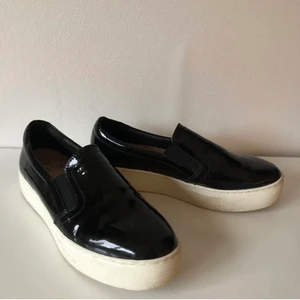 Lack sneakers - Fina lackade sneakers från Dasia. Storlek 37, använda väldigt lite. 200kr