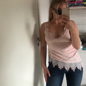 Y2K DRÖM LINNE! - Glittrande linnet du ALLTID drömt om! Supergulliga y2k linne stl M men sitter som en S 🥰✨✨✨