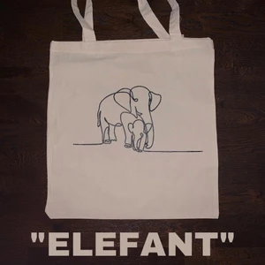 TYGPÅSAR - säljer detta fantastiskt fina tygpåsar! Har många då jag gör dessa helt själv, skulle uppskatta om ni stöttade och köpte en! Bra storlek och en fin present att ge till en kompis💗💗också bra pris😋tveka inte att kontakta mig privat för frågor💘