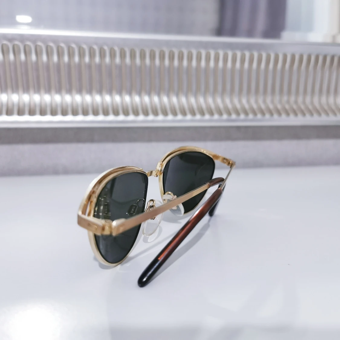 Maximum ultraviolet protection sunglasses - 90