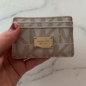 MICHAEL KORS KORTHÅLLARE  - Vill du ha fler bilder, är det bara att skriva :)