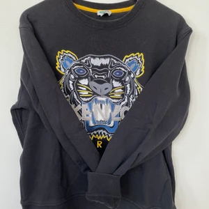 Sweatshirt kenzo - Sweatshirt från kenzo, sparsamt använd. Bud från 650, köpt för drygt 2000kr.